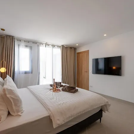 Luxury - Sunset Rooftop - Heated Pool - Outdoor Kitchen - Airconditioned *