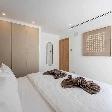 Luxury - Sunset Rooftop - Heated Pool - Outdoor Kitchen - Airconditioned Villa