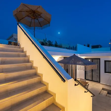 Villa Luxury - Sunset Rooftop - Heated Pool - Outdoor Kitchen - Airconditioned *