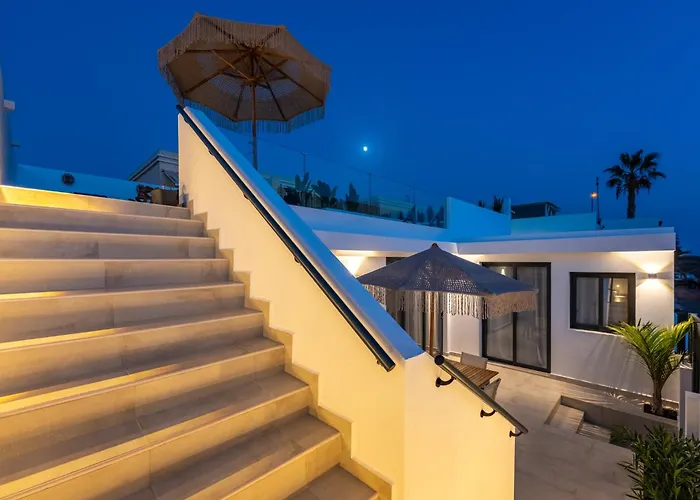 Villa Luxury - Sunset Rooftop - Heated Pool - Outdoor Kitchen - Airconditioned *