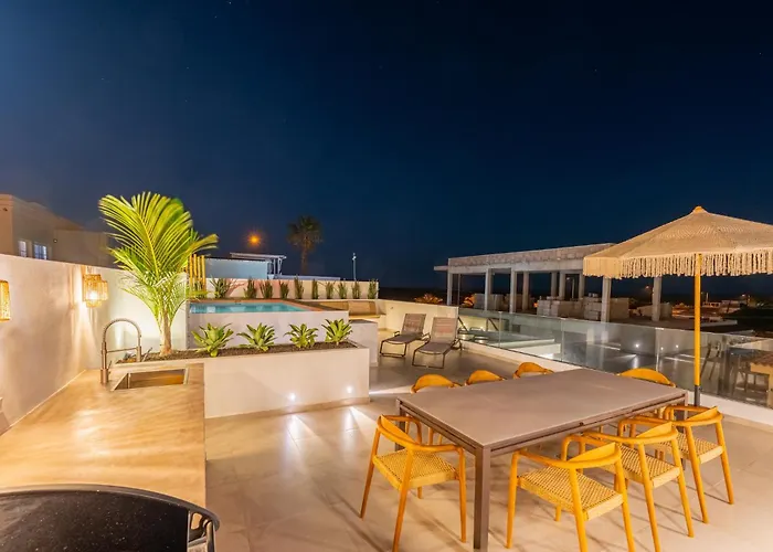 Villa Luxury - Sunset Rooftop - Heated Pool - Outdoor Kitchen - Airconditioned *